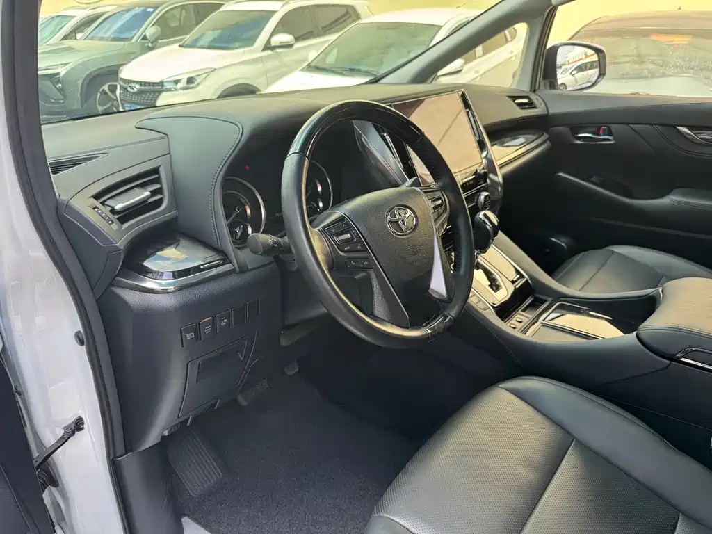 Toyota Vellfire 2023 — фото 10