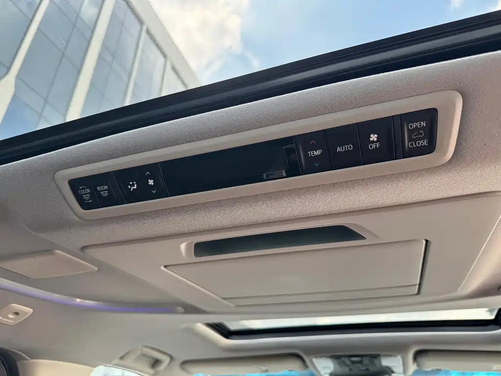 Toyota Vellfire 2023 — фото 15