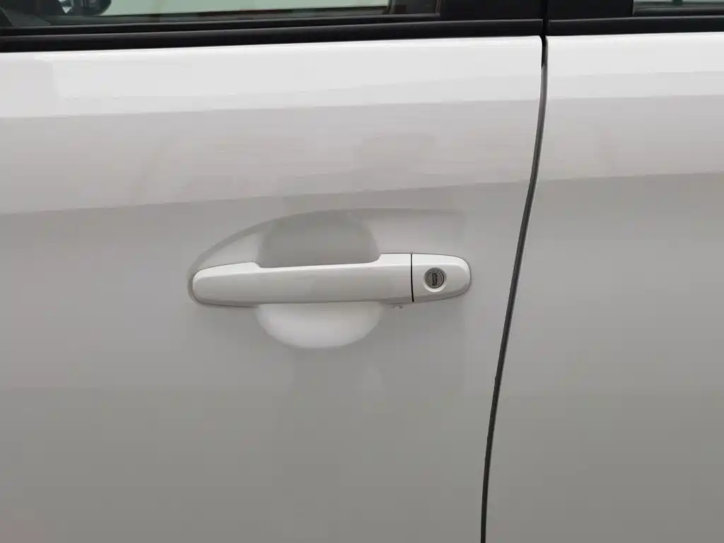 Toyota Yaris L 2017 — фото 18