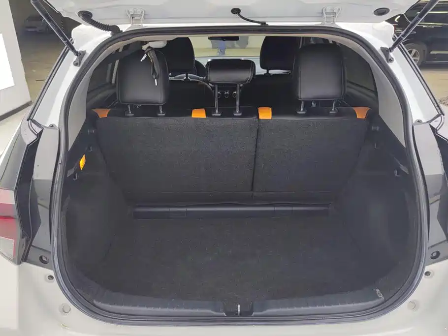 Toyota Yaris L 2021