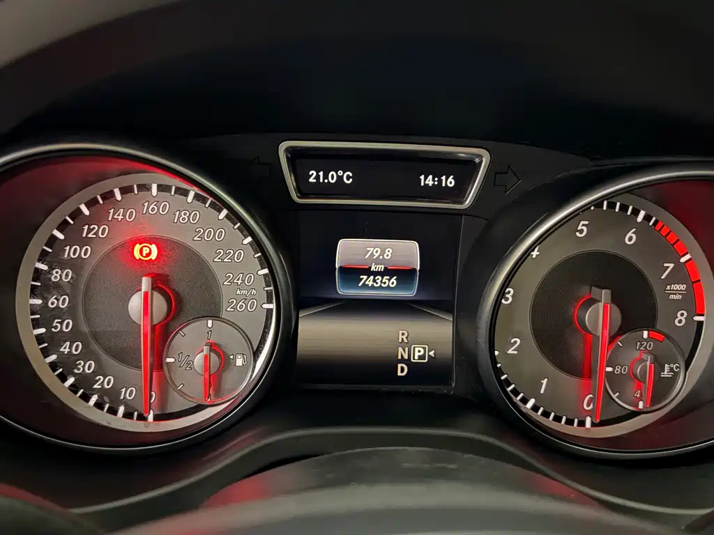 Mercedes-Benz GLA 2016 — фото 12