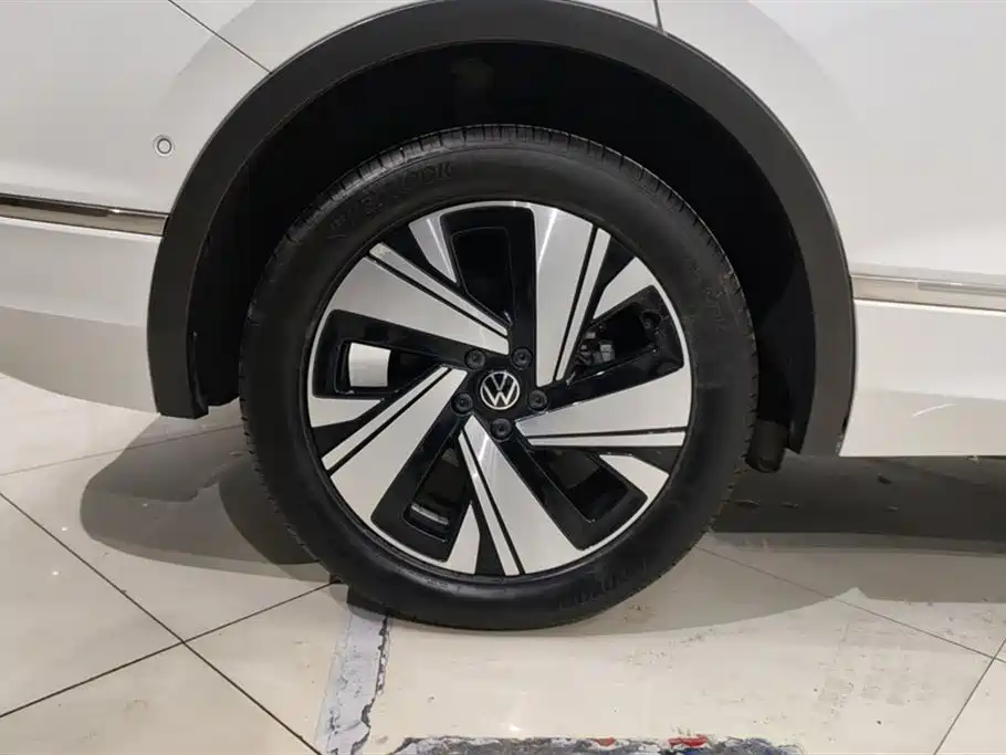 Volkswagen Tiguan L 2023