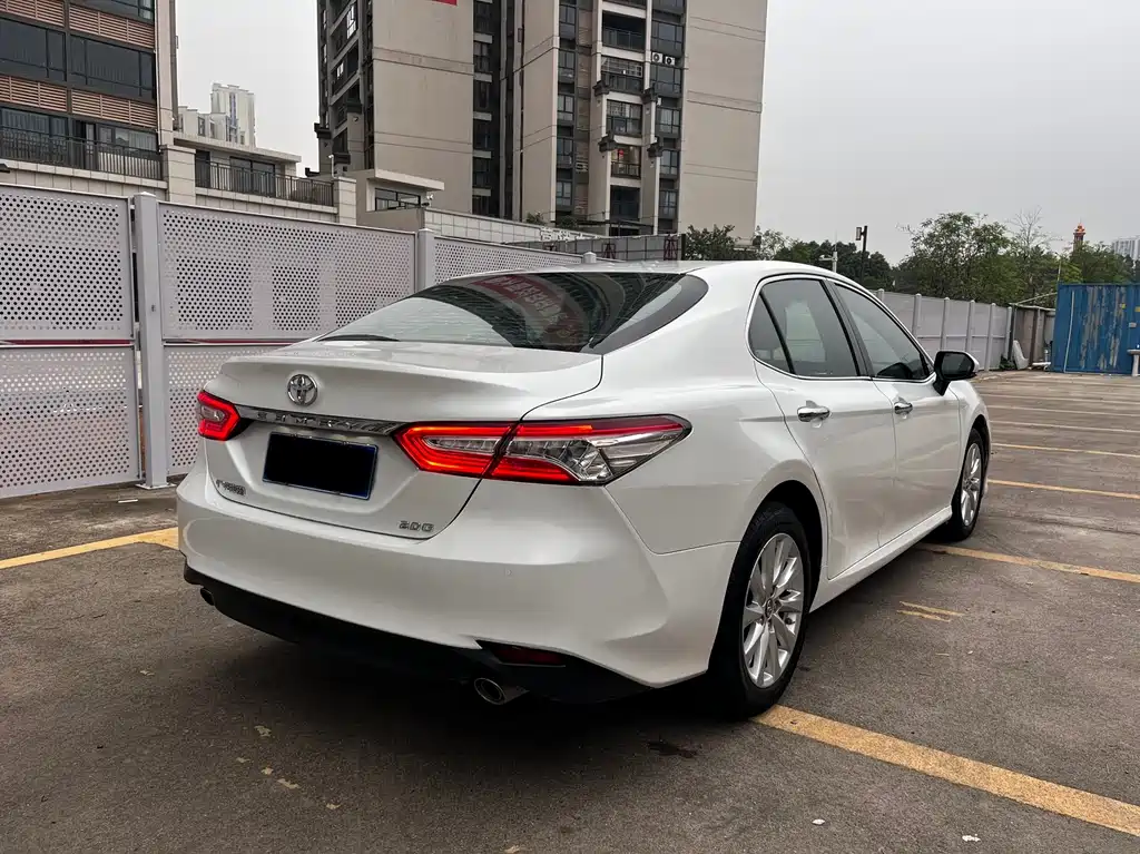 Toyota Camry 2019 — фото 9