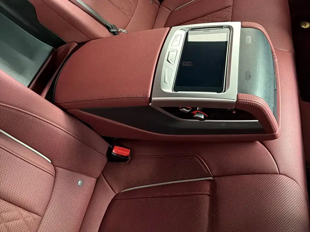 BMW 5 Series 2021 — фото 10