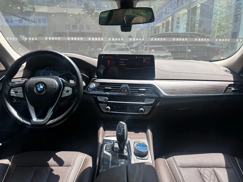 BMW 5 Series 2020 — фото 10