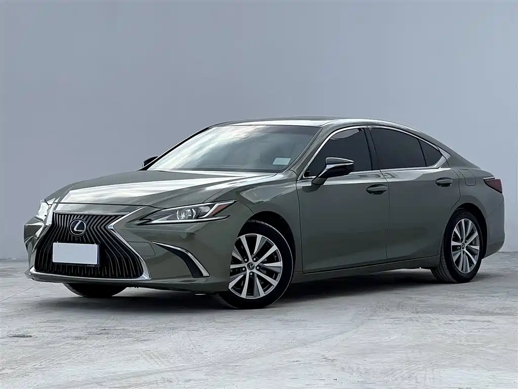 Lexus ES 2019 — фото 1