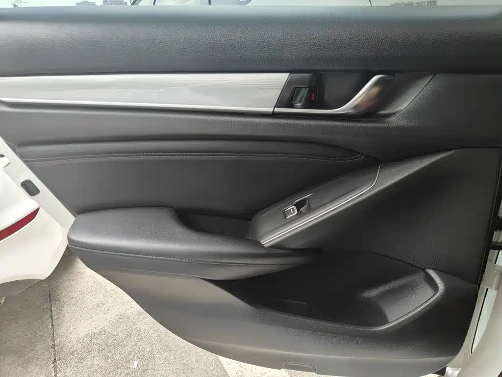 Honda Accord 2022 — фото 18