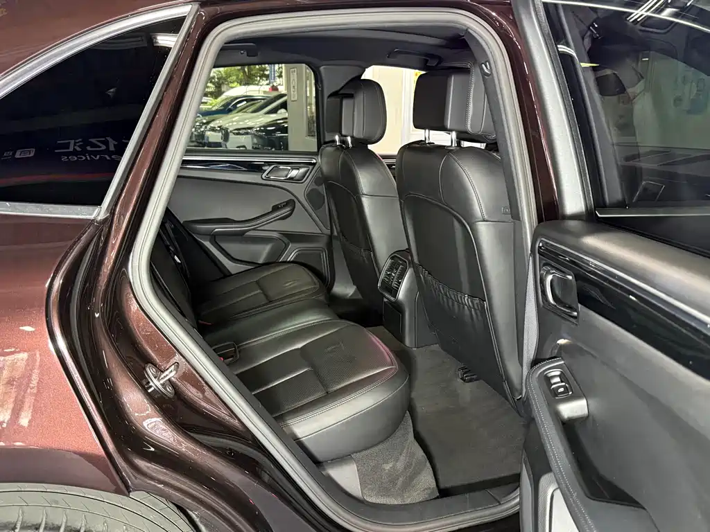 Porsche Macan 2015 — фото 12