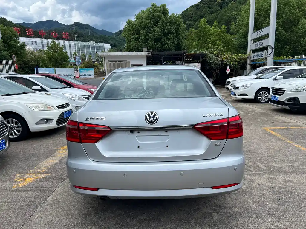Volkswagen Lavida 2013