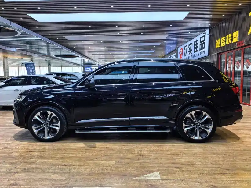 Audi Q7 2020 — фото 18