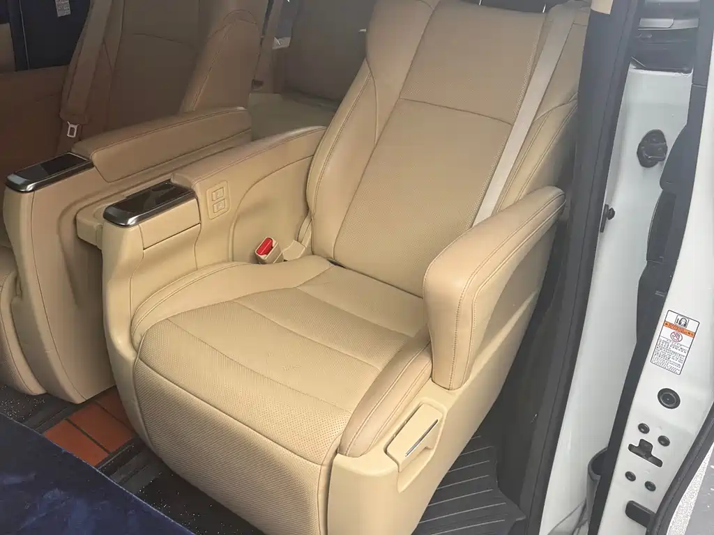 Toyota Alphard 2017 — фото 12