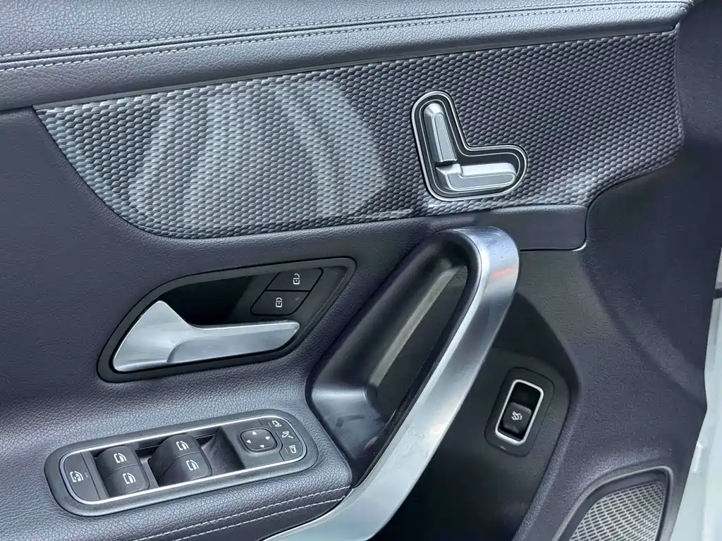 Mercedes-Benz A-Class 2023 — фото 6