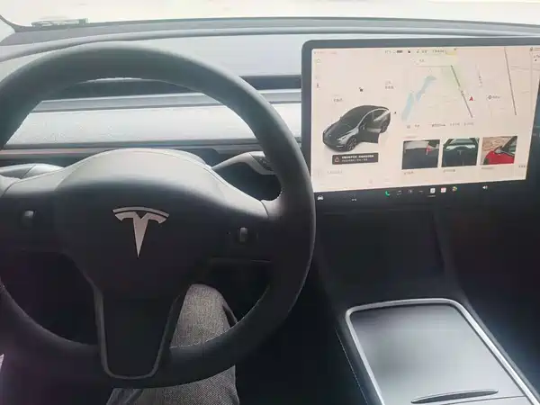 Tesla Model Y 2024