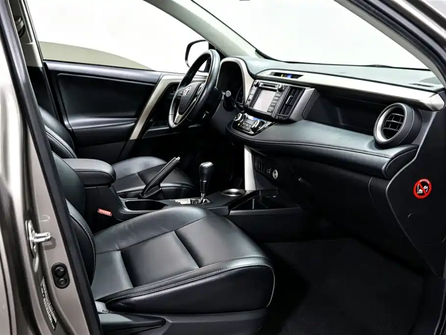 Toyota RAV4 2015 — фото 7