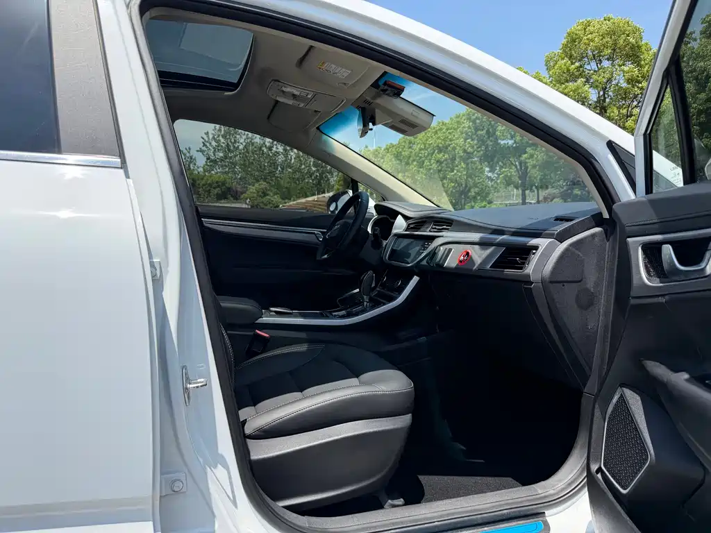 Geely Emgrand GS 2019 — фото 12