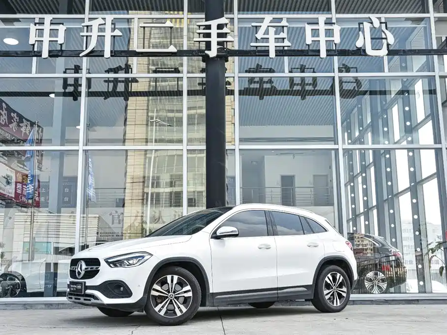 Mercedes-Benz GLA 2024 — фото 1