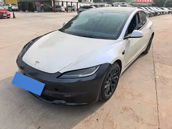 Tesla Model 3 2025