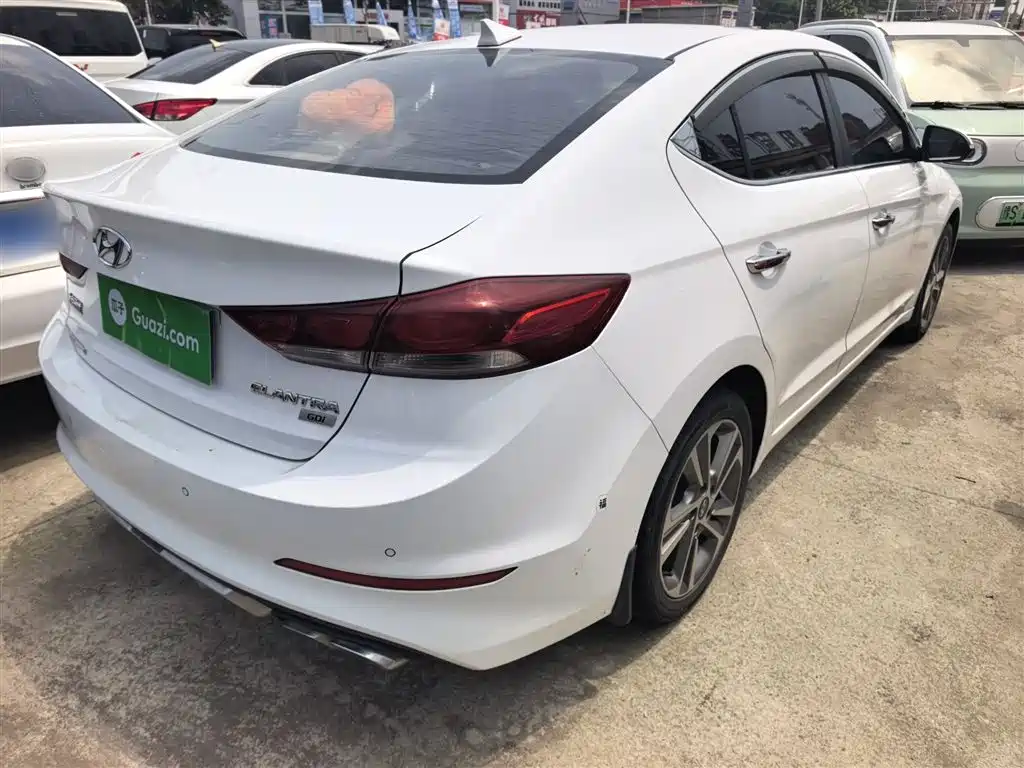 Hyundai Elantra 2018 — фото 8