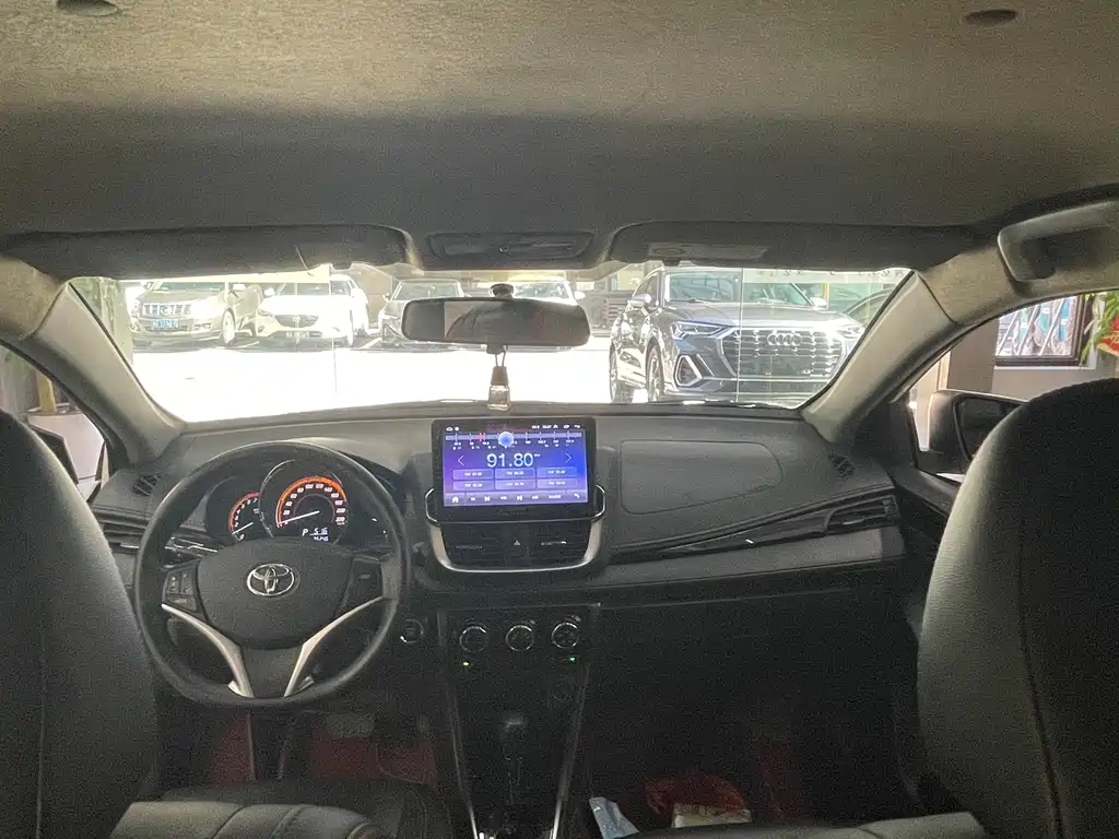 Toyota Yaris L 2022 — фото 9