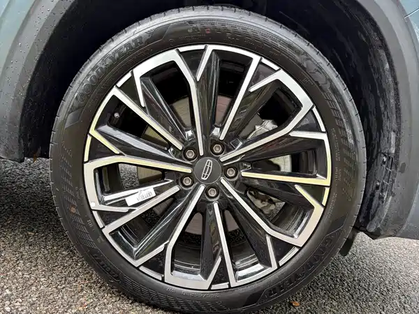 Geely Xingyue L 2025