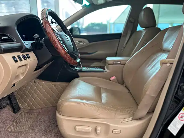 Toyota Crown 2010