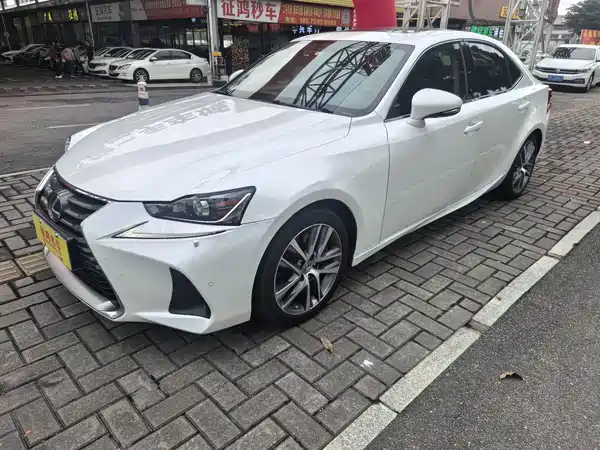 Lexus IS 2017
