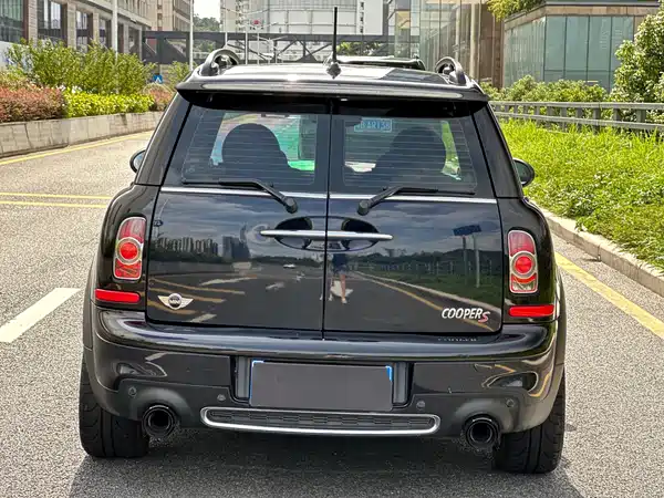 MINI Clubman 2012
