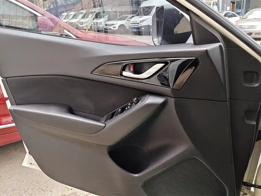 Mazda 3 Axela 2015 — фото 7