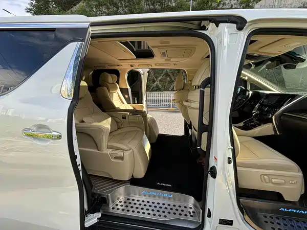 Toyota Alphard 2023