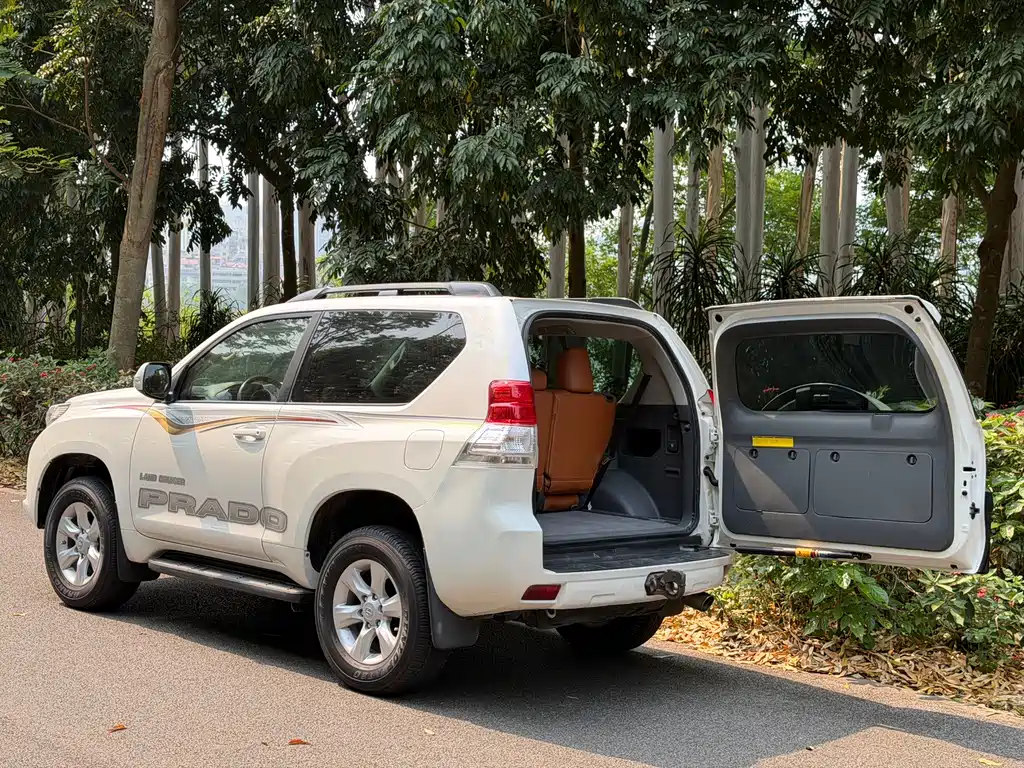 Toyota Prado 2015 — фото 12