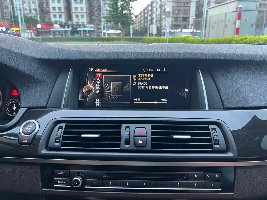BMW 5 Series 2017 — фото 17