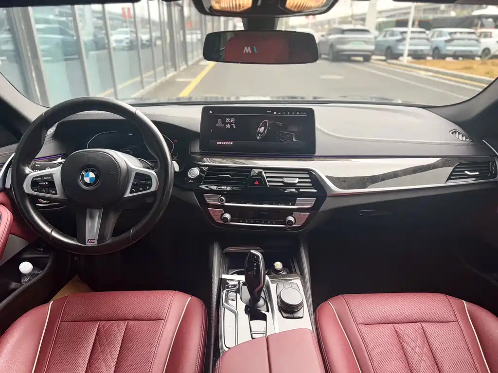 BMW 5 Series 2021 — фото 10