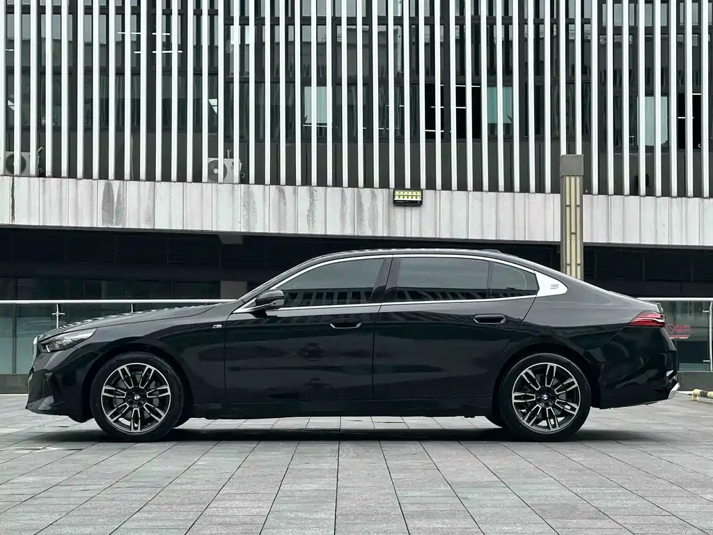 BMW 5 Series 2025