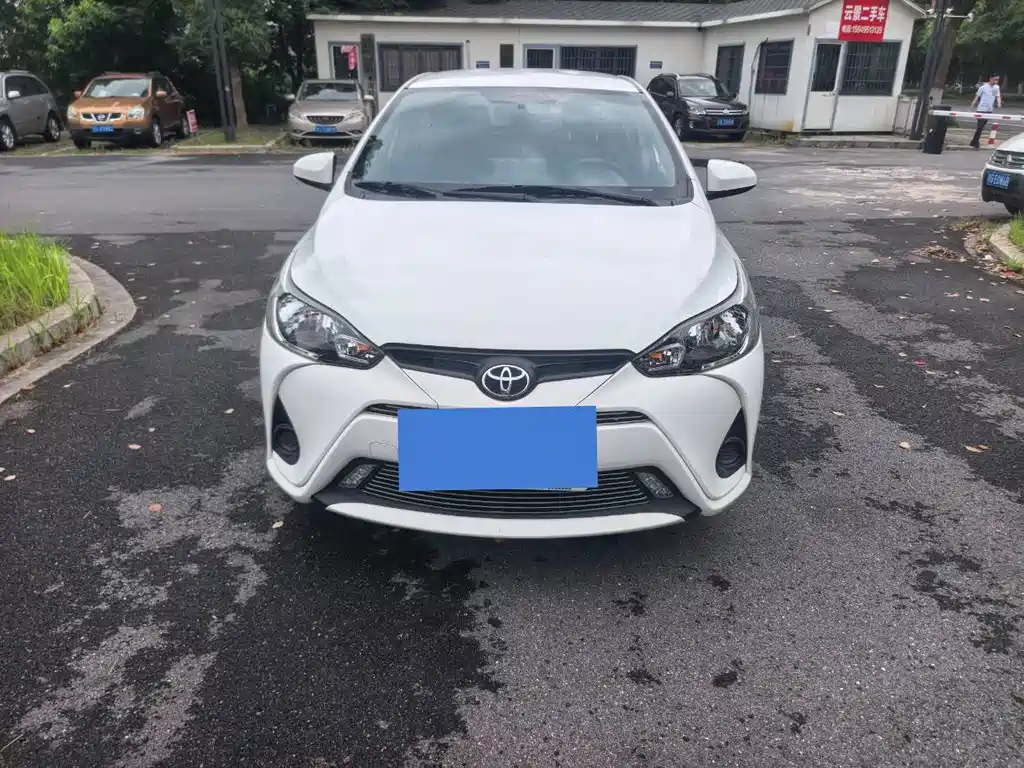 Toyota Yaris L 2021