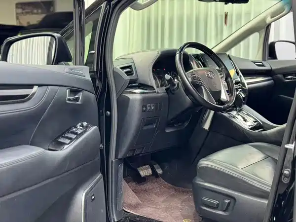 Toyota Vellfire 2024