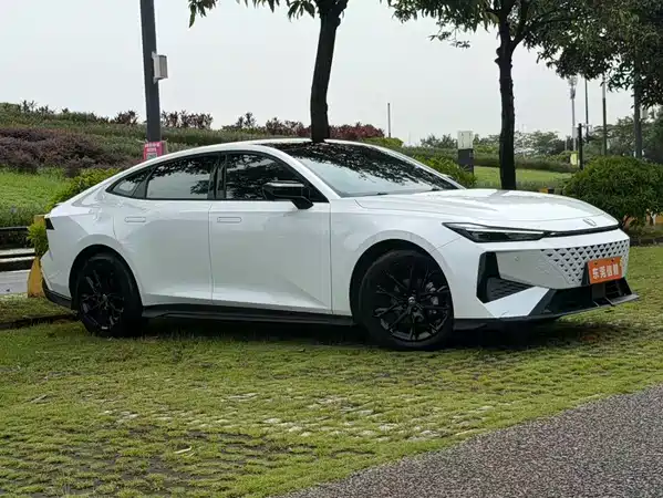 Changan UNI-V 2025