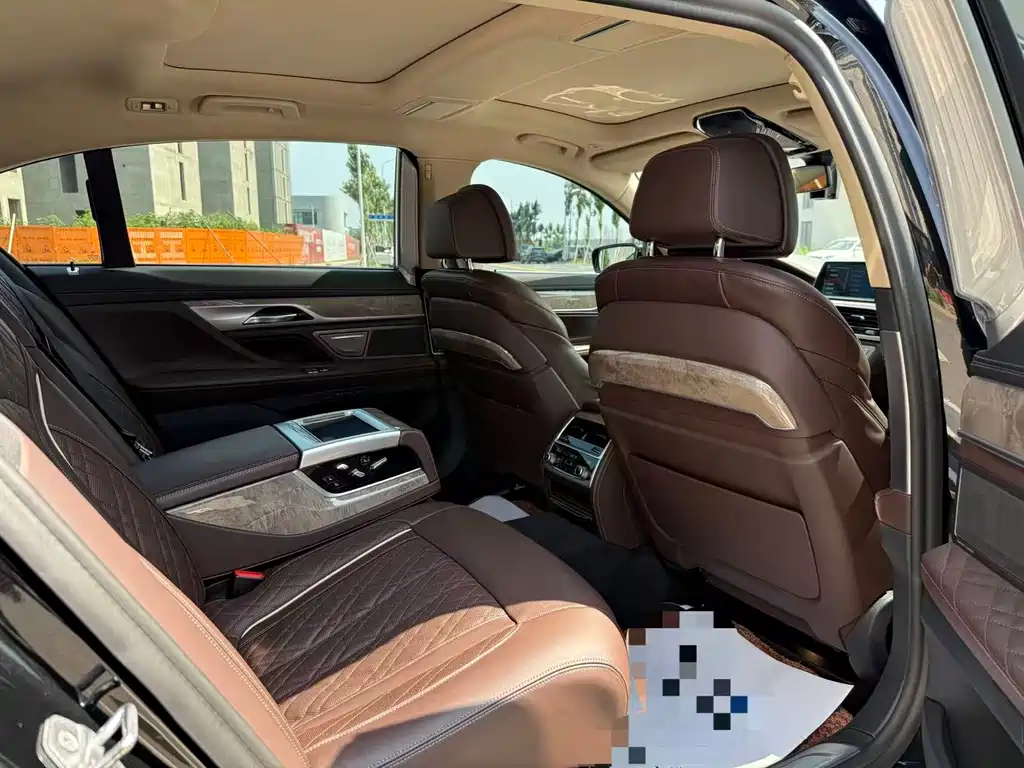 BMW 7 Series 2021 — фото 10