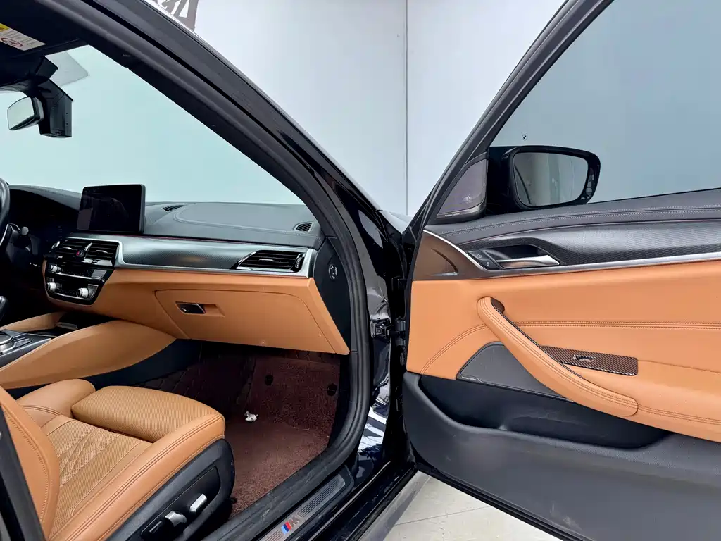 BMW 5 Series 2021 — фото 13