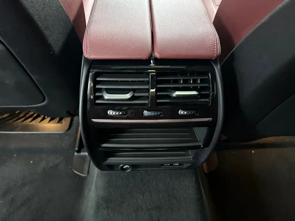 BMW 5 Series 2021 — фото 13