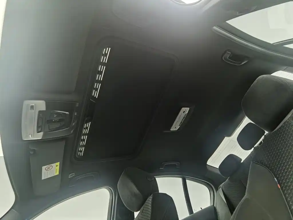 BMW 3 Series 2017 — фото 14