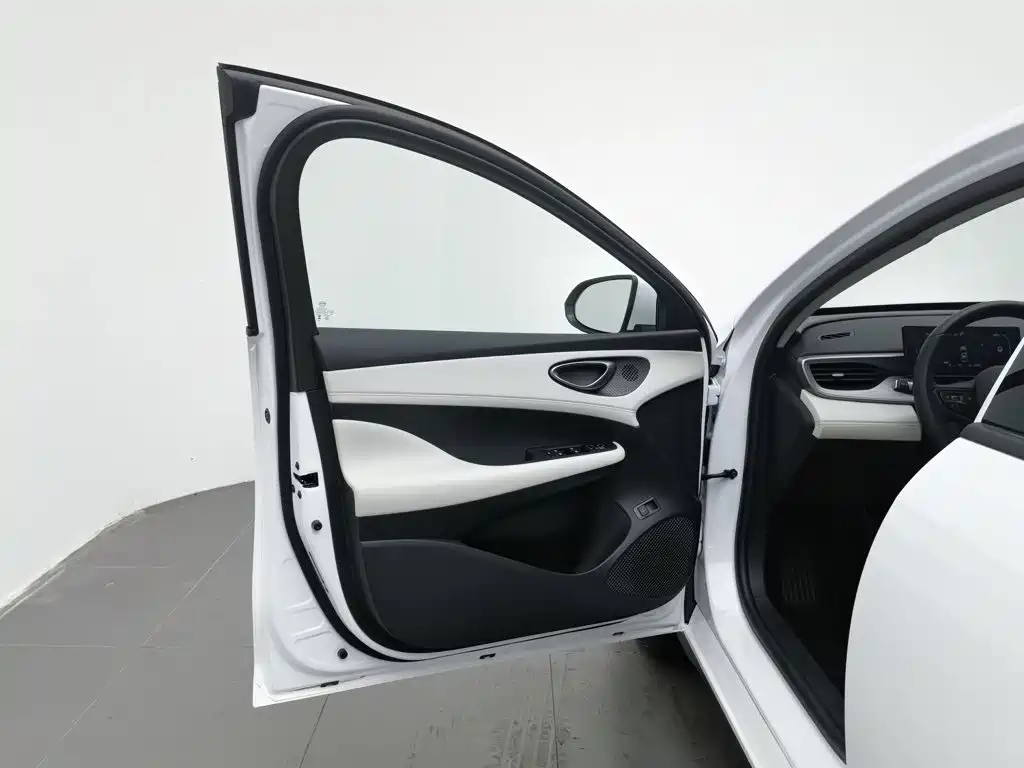 BYD Seal 05 DM-i 2025 — фото 8