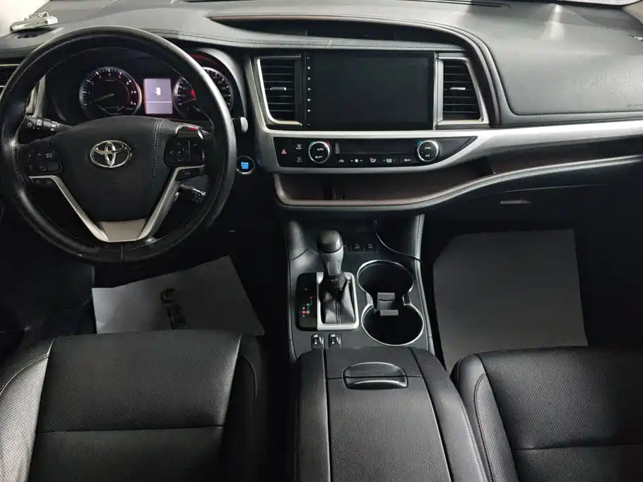 Toyota Highlander 2017 — фото 12