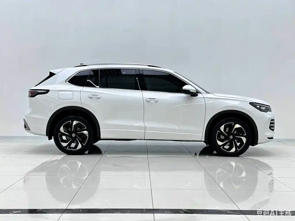 Volkswagen Tiguan L 2024 — фото 4