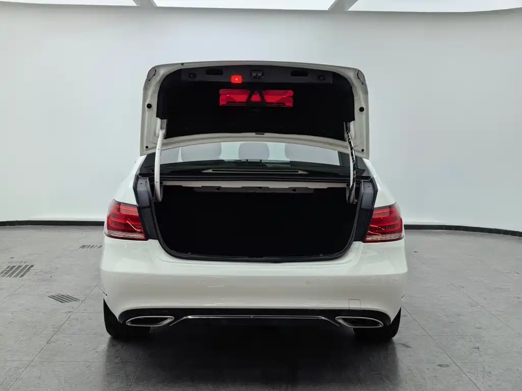 Mercedes-Benz E-Class 2015 — фото 12