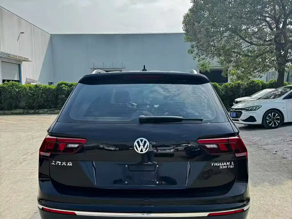 Volkswagen Tiguan L 2017 — фото 8