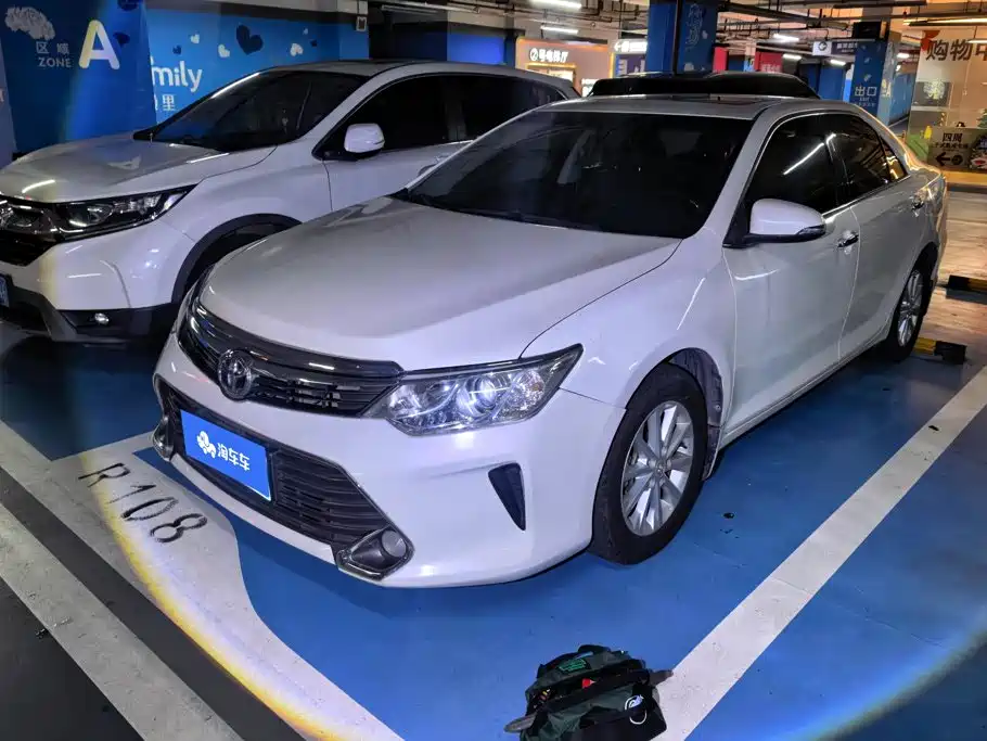 Toyota Camry 2015 — фото 1