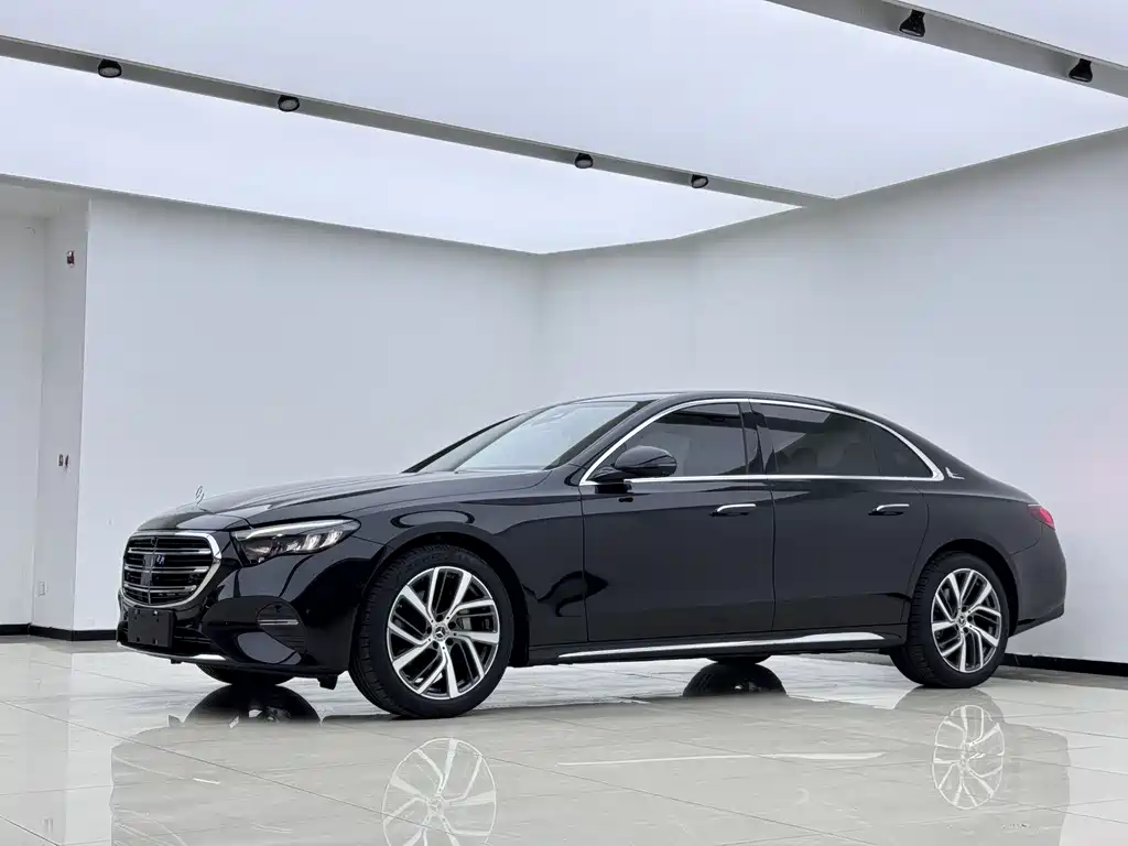 Mercedes-Benz E-Class 2024 — фото 1
