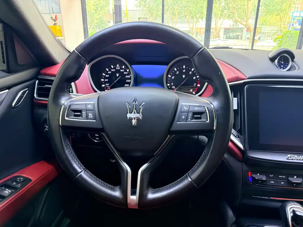 Maserati Ghibli 2018 — фото 14