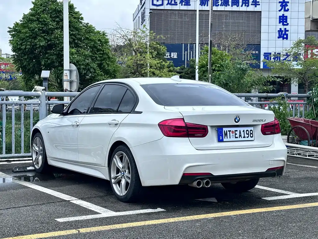 BMW 3 Series 2018 — фото 9