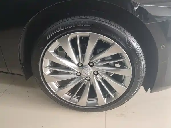Buick LaCrosse 2025